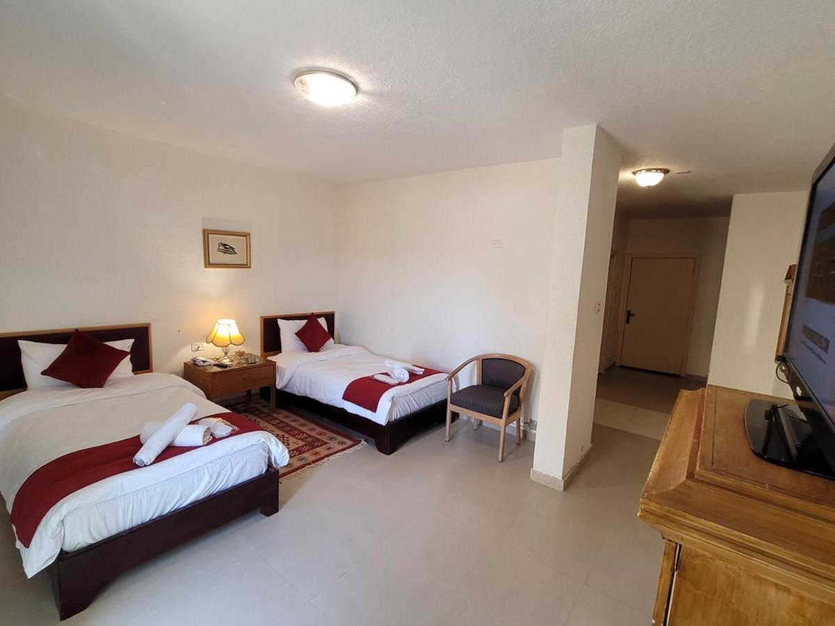 Petra Home Hotel Вади Муса Экстерьер фото